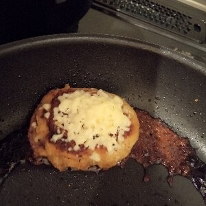 フライパンde煮込みチーズハンバーグ